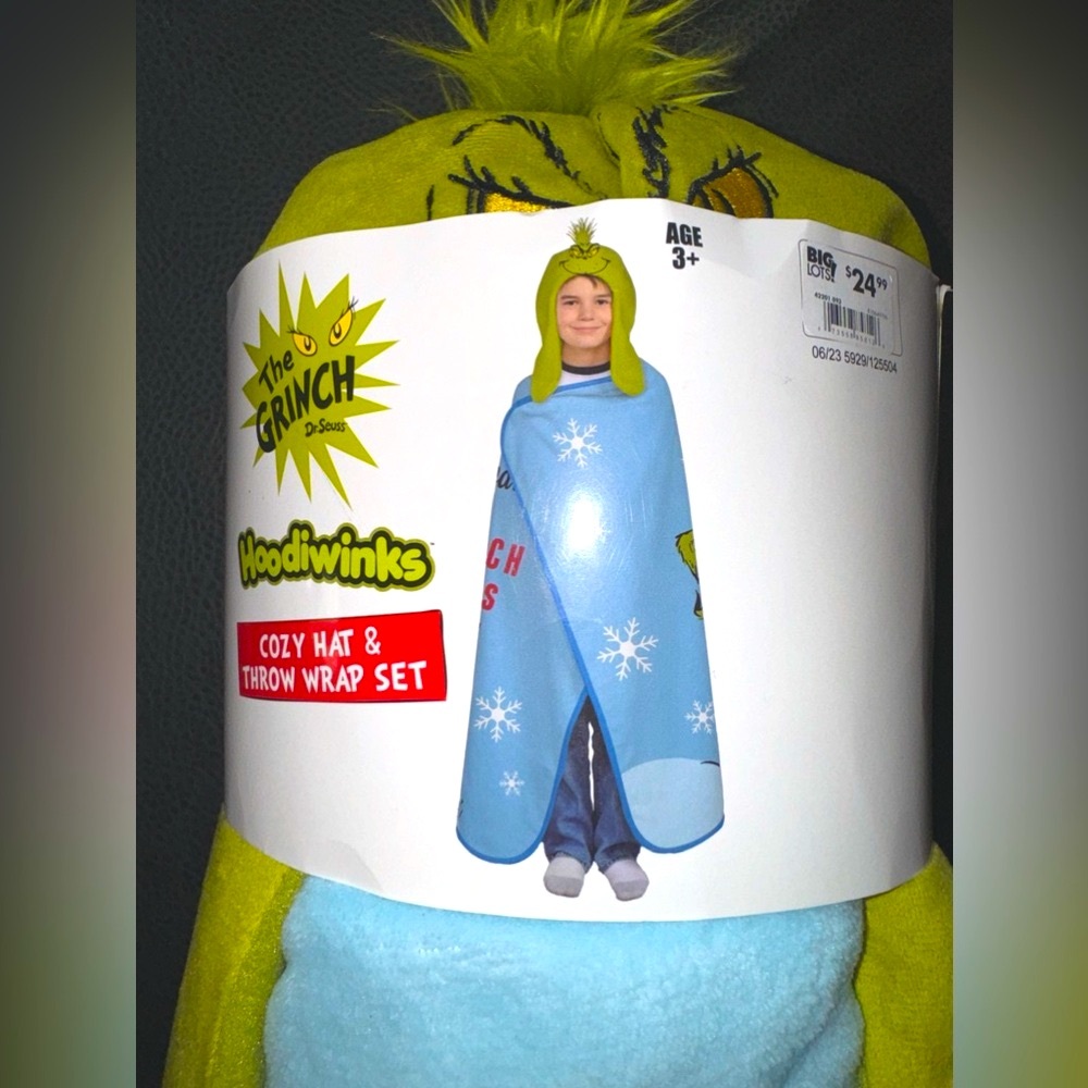 Hoodwinks Cozy Hat and Throw Wrap Set, The Grinch Dr Seuss Hat/ Blanket Set